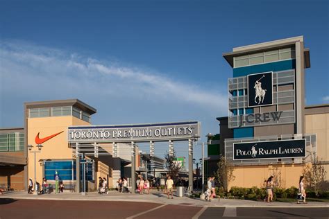 halton hills outlet mall hours.